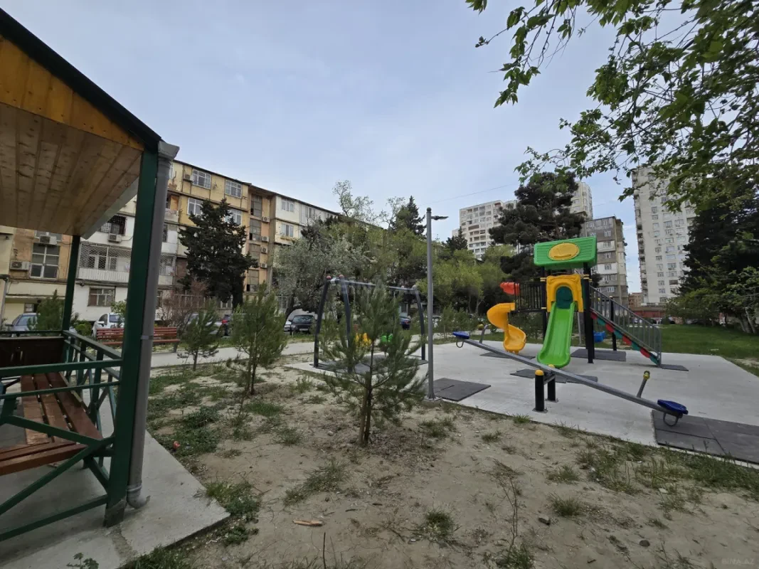 Satılır 5 otaqlı mənzil 120 m²