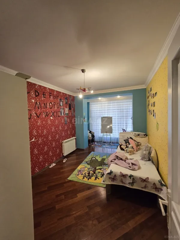 Satılır 5 otaqlı mənzil 120 m²