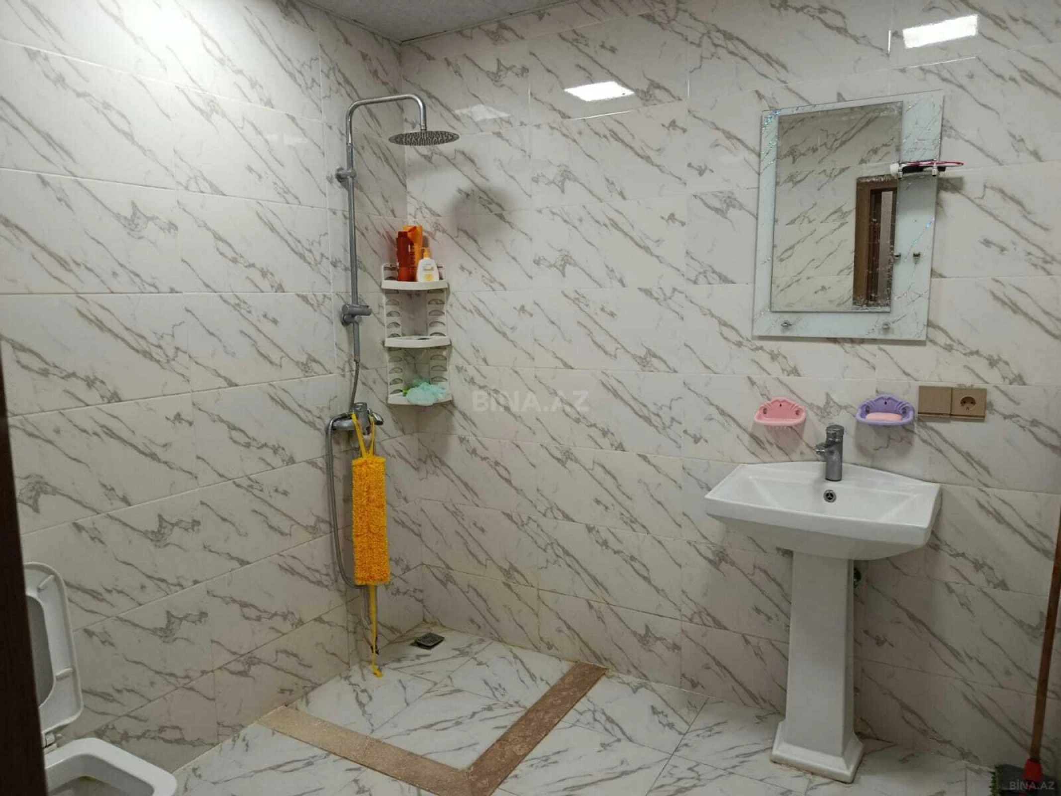 Kirayə verilir 3 otaqlı mənzil 100 m²