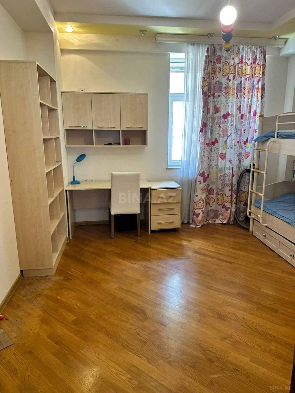 Satılır 4 otaqlı mənzil 138 m²