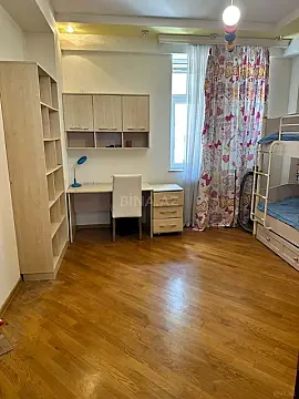 Satılır 4 otaqlı mənzil 138 m²