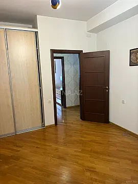 Satılır 4 otaqlı mənzil 138 m²