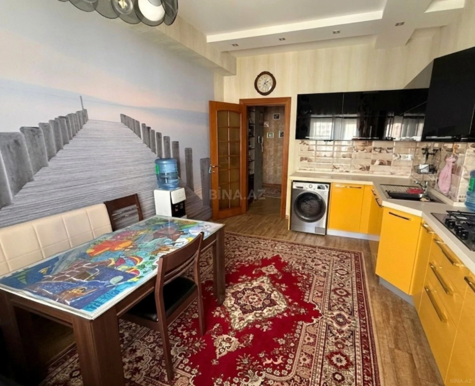 Satılır 4 otaqlı mənzil 163 m²