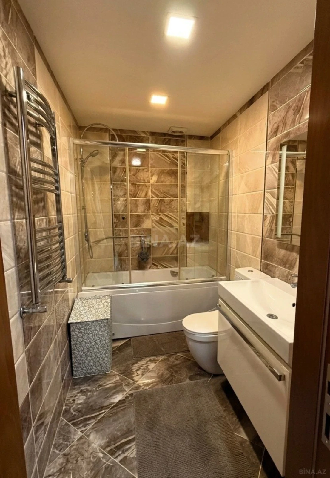 Satılır 4 otaqlı mənzil 163 m²