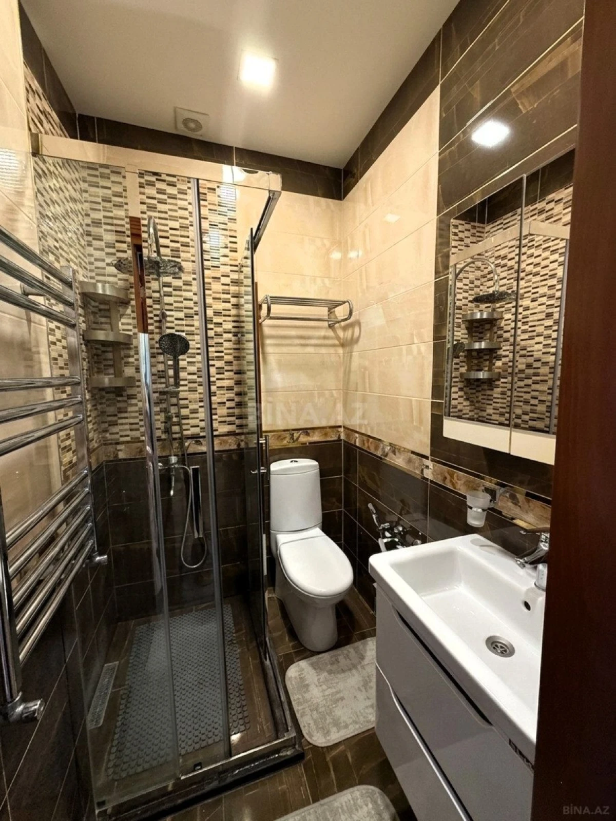 Satılır 4 otaqlı mənzil 163 m²