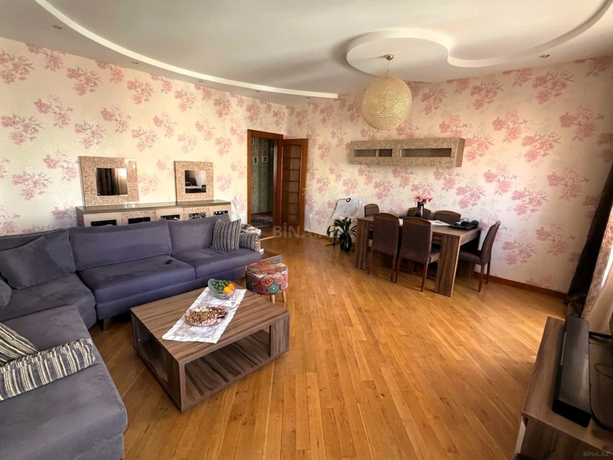 Satılır 4 otaqlı mənzil 163 m²