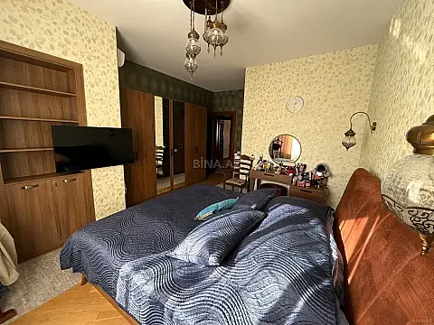 Satılır 4 otaqlı mənzil 163 m²