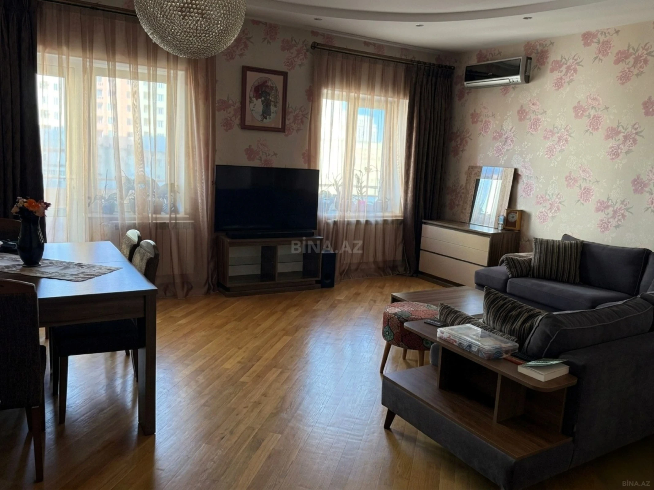 Satılır 4 otaqlı mənzil 163 m²