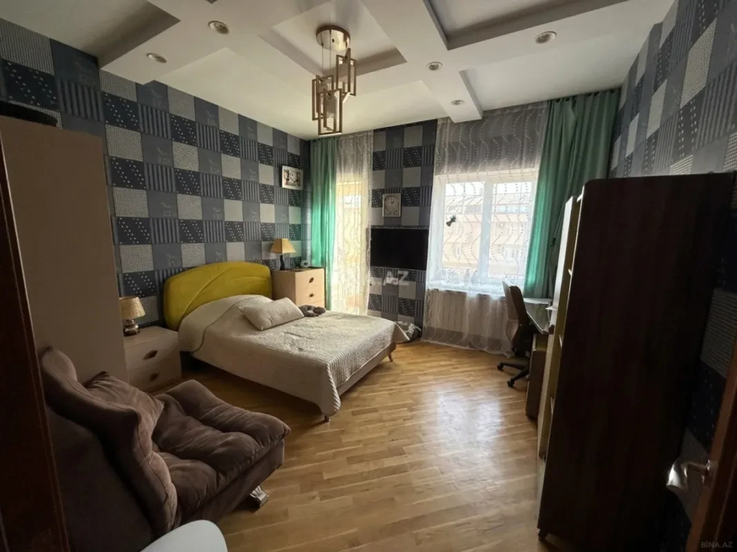 Satılır 4 otaqlı mənzil 163 m²