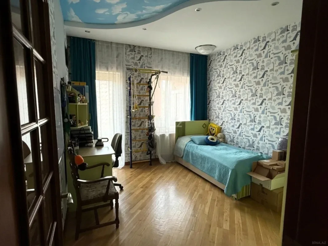 Satılır 4 otaqlı mənzil 163 m²