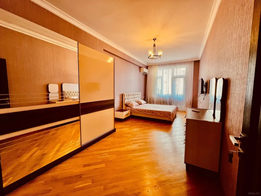 Satılır 3 otaqlı mənzil 145 m²
