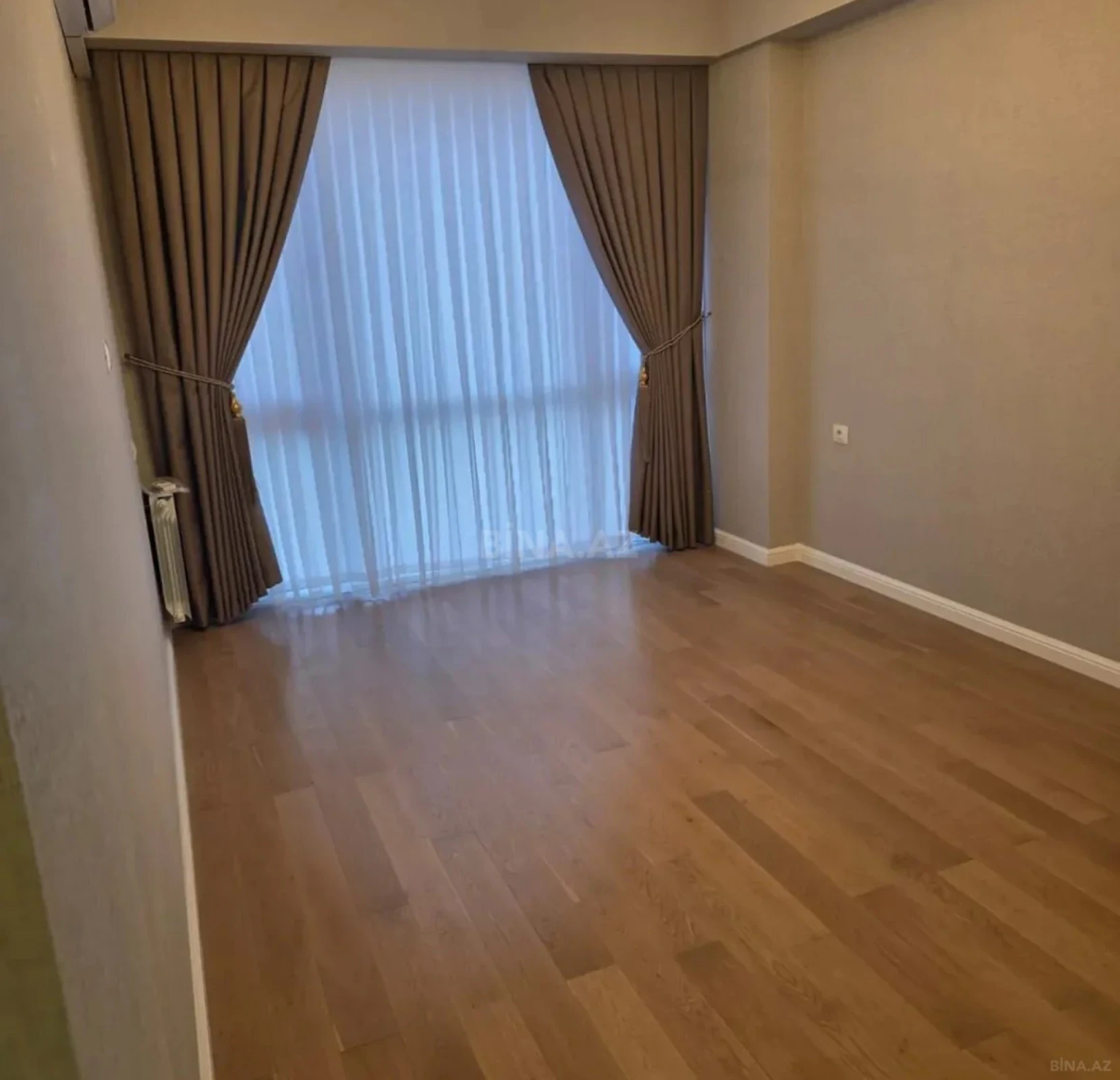 Satılır 3 otaqlı mənzil 97 m²