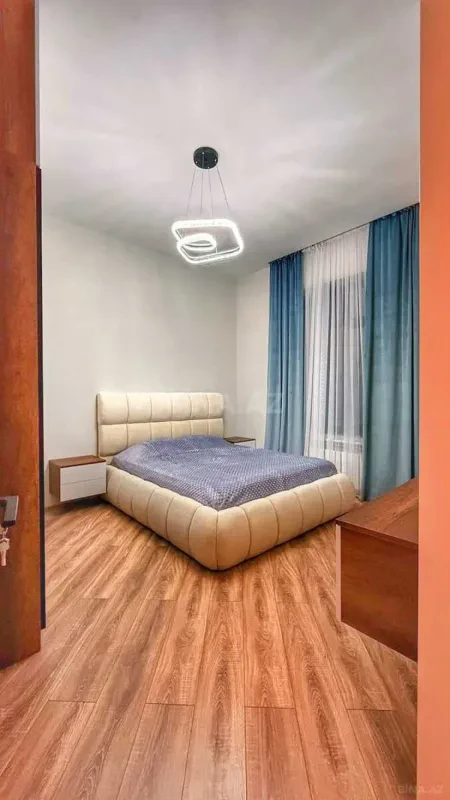 Satılır 5 otaqlı həyət evi 210 m²