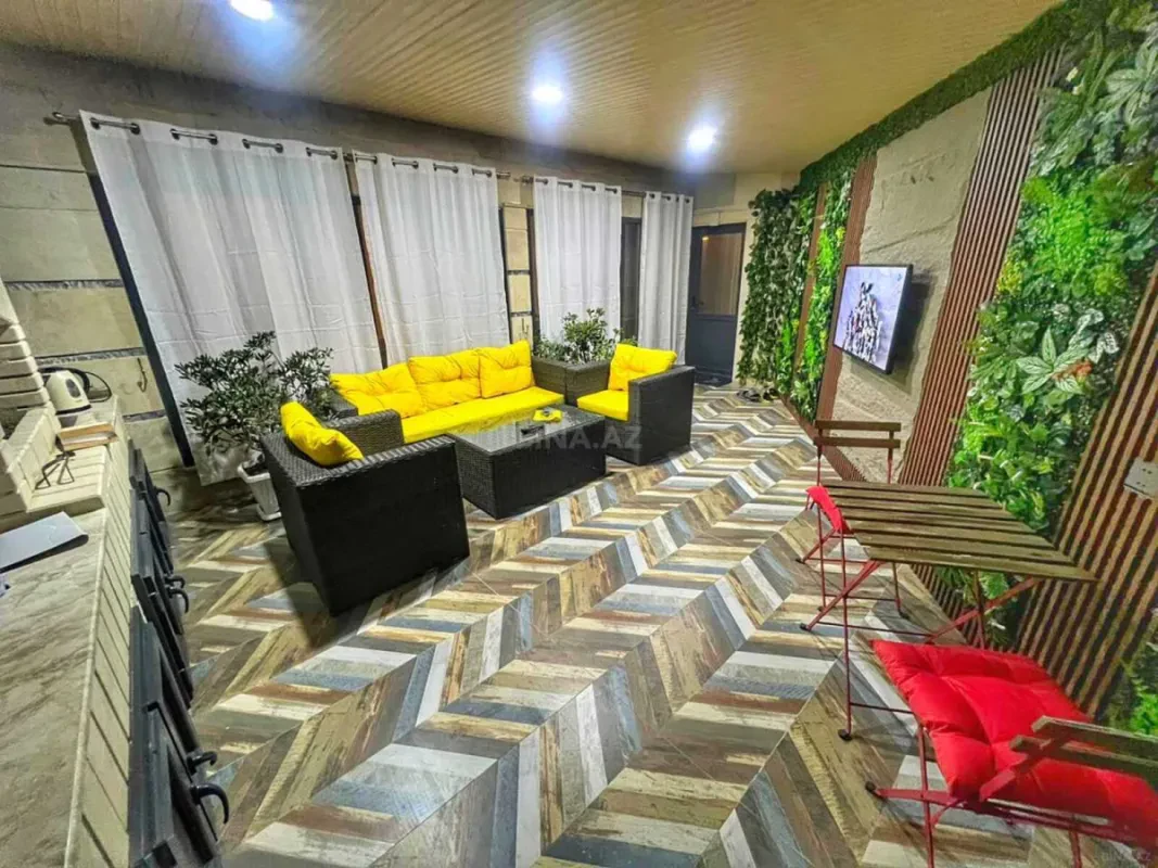 Satılır 5 otaqlı həyət evi 210 m²