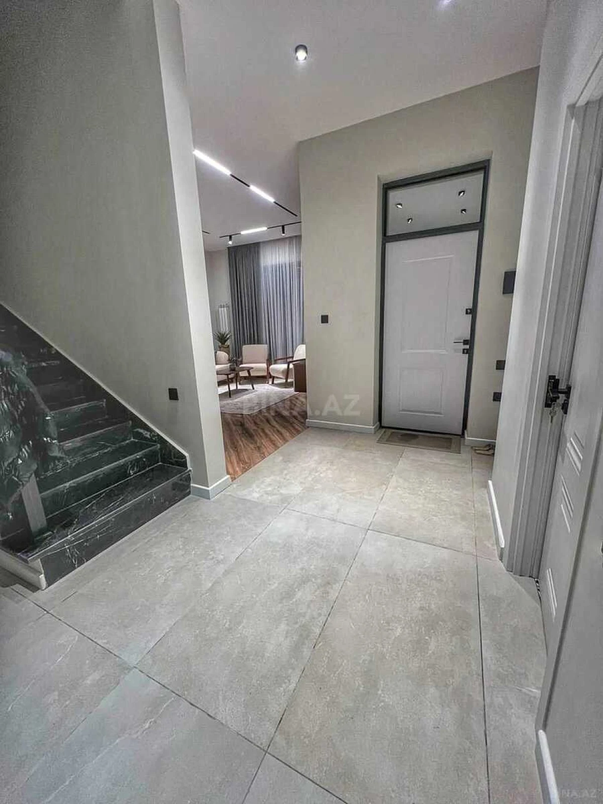 Satılır 5 otaqlı həyət evi 210 m²