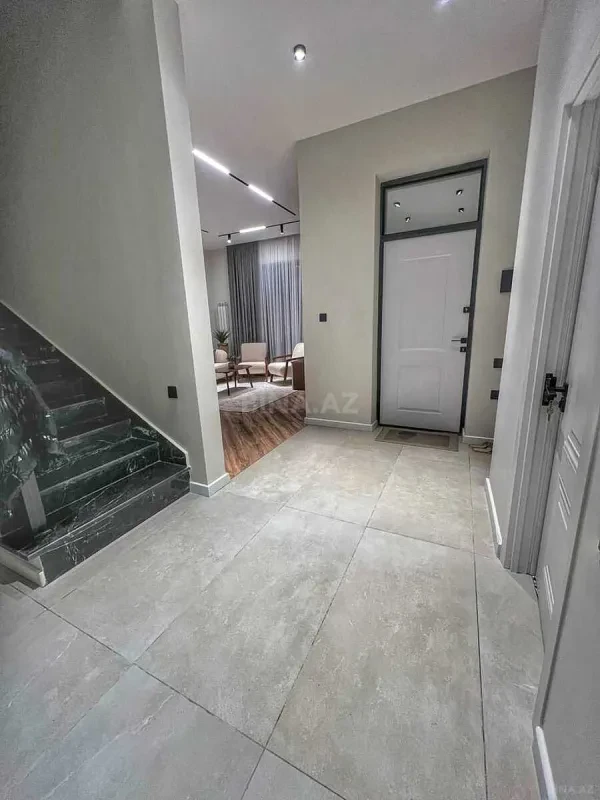 Satılır 5 otaqlı həyət evi 210 m²