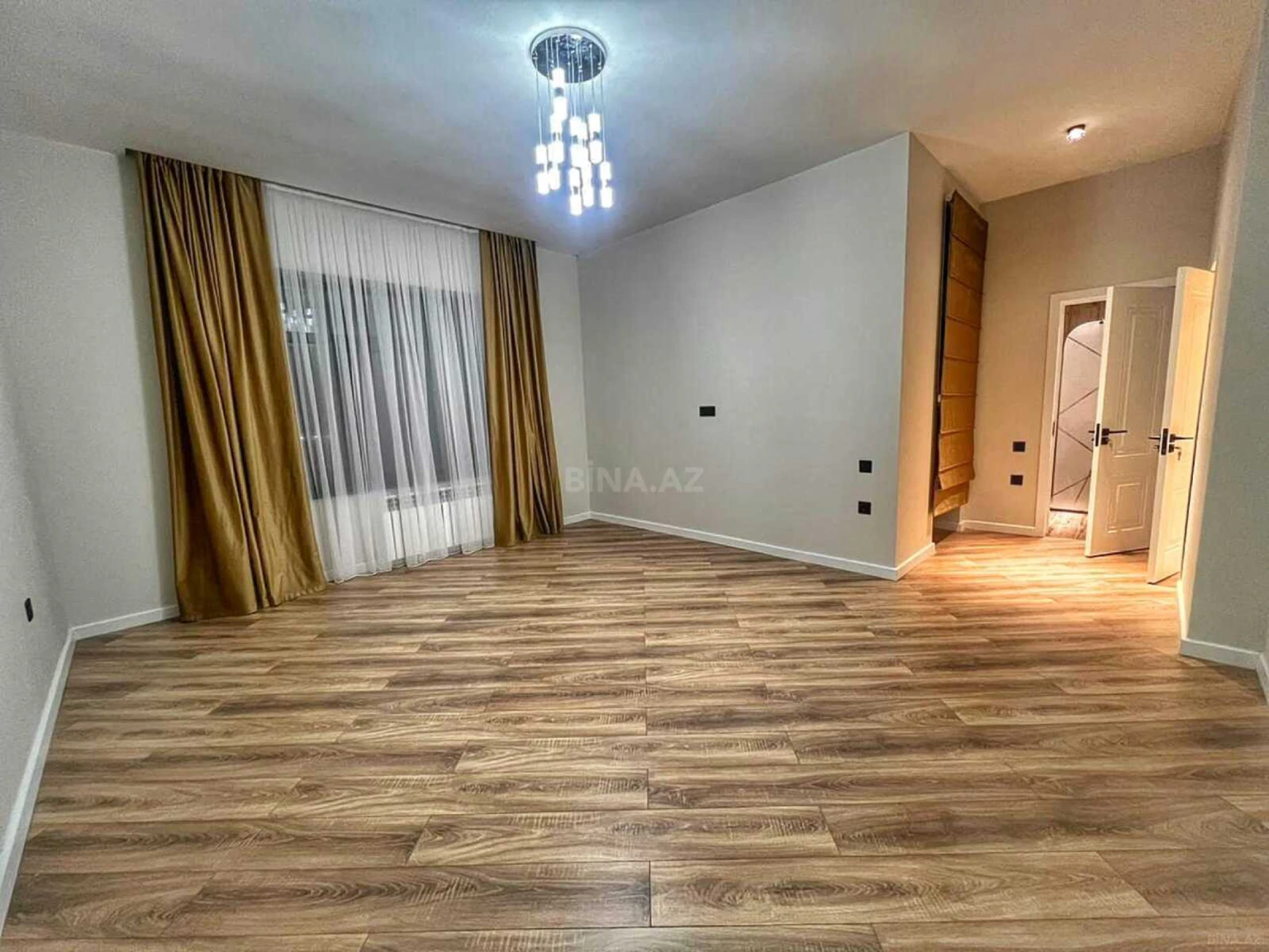 Satılır 5 otaqlı həyət evi 210 m²
