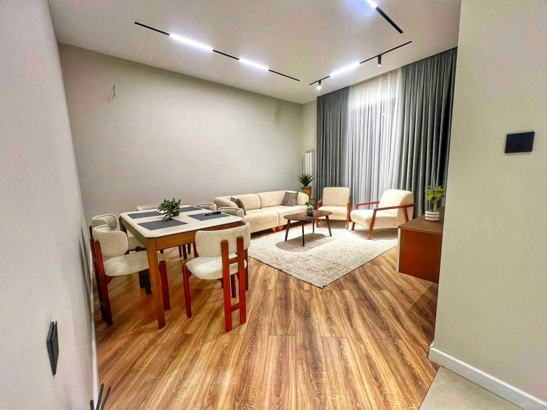 Satılır 5 otaqlı həyət evi 210 m²