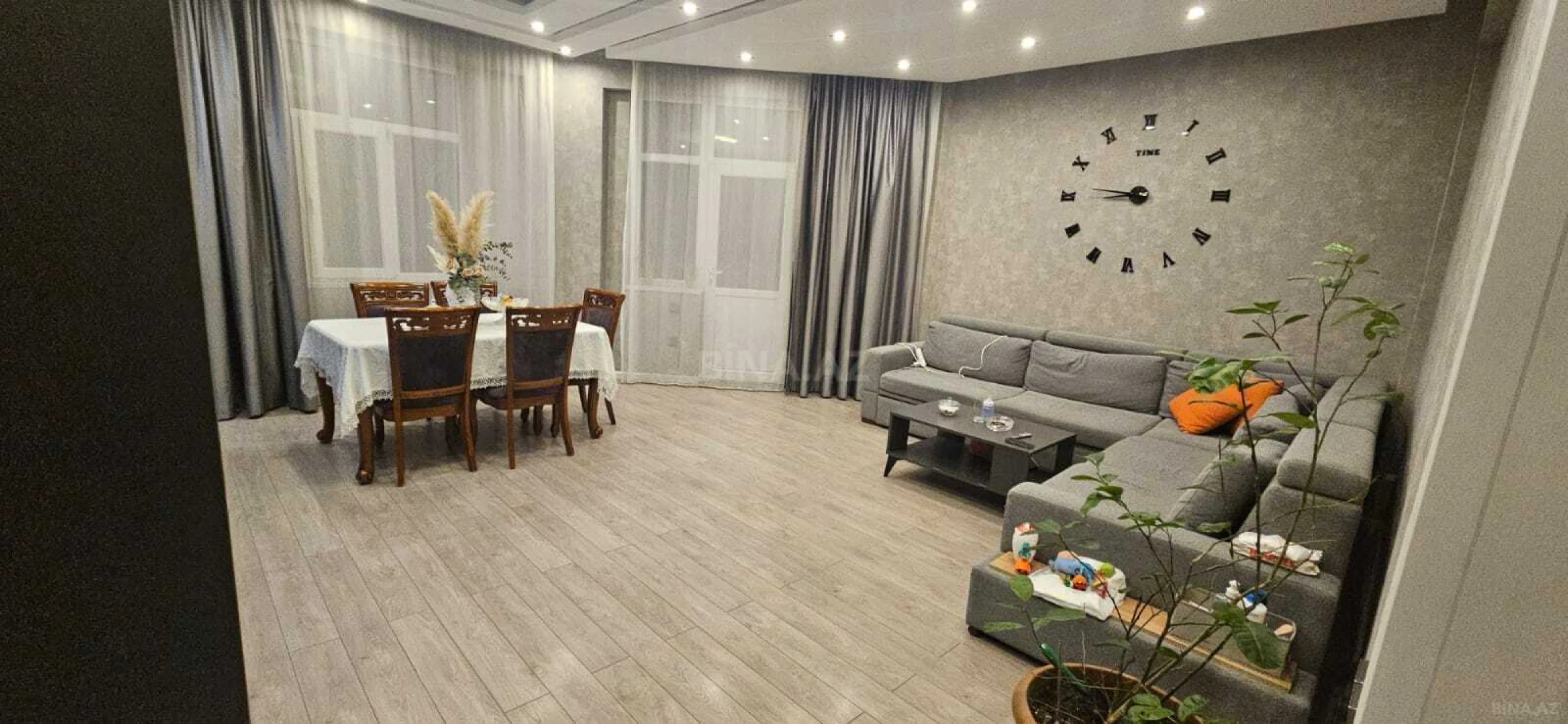 Satılır 3 otaqlı mənzil 160 m²