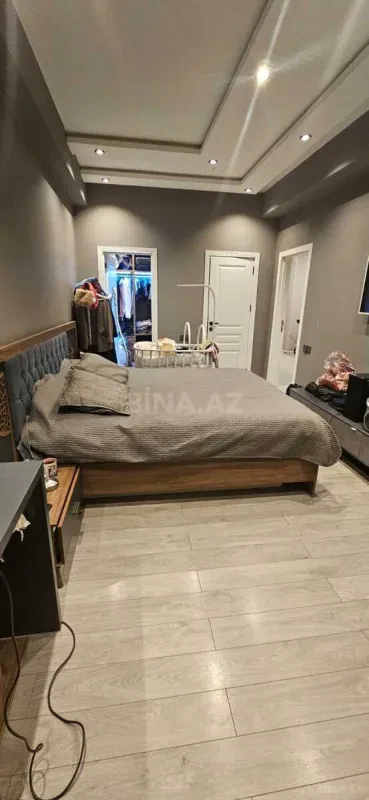 Satılır 3 otaqlı mənzil 160 m²