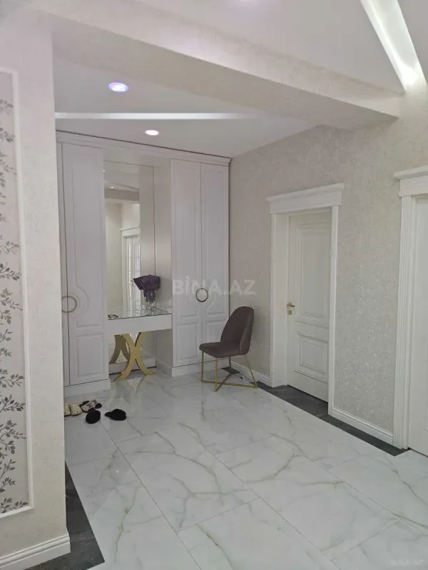 Kirayə verilir 4 otaqlı mənzil 110 m²