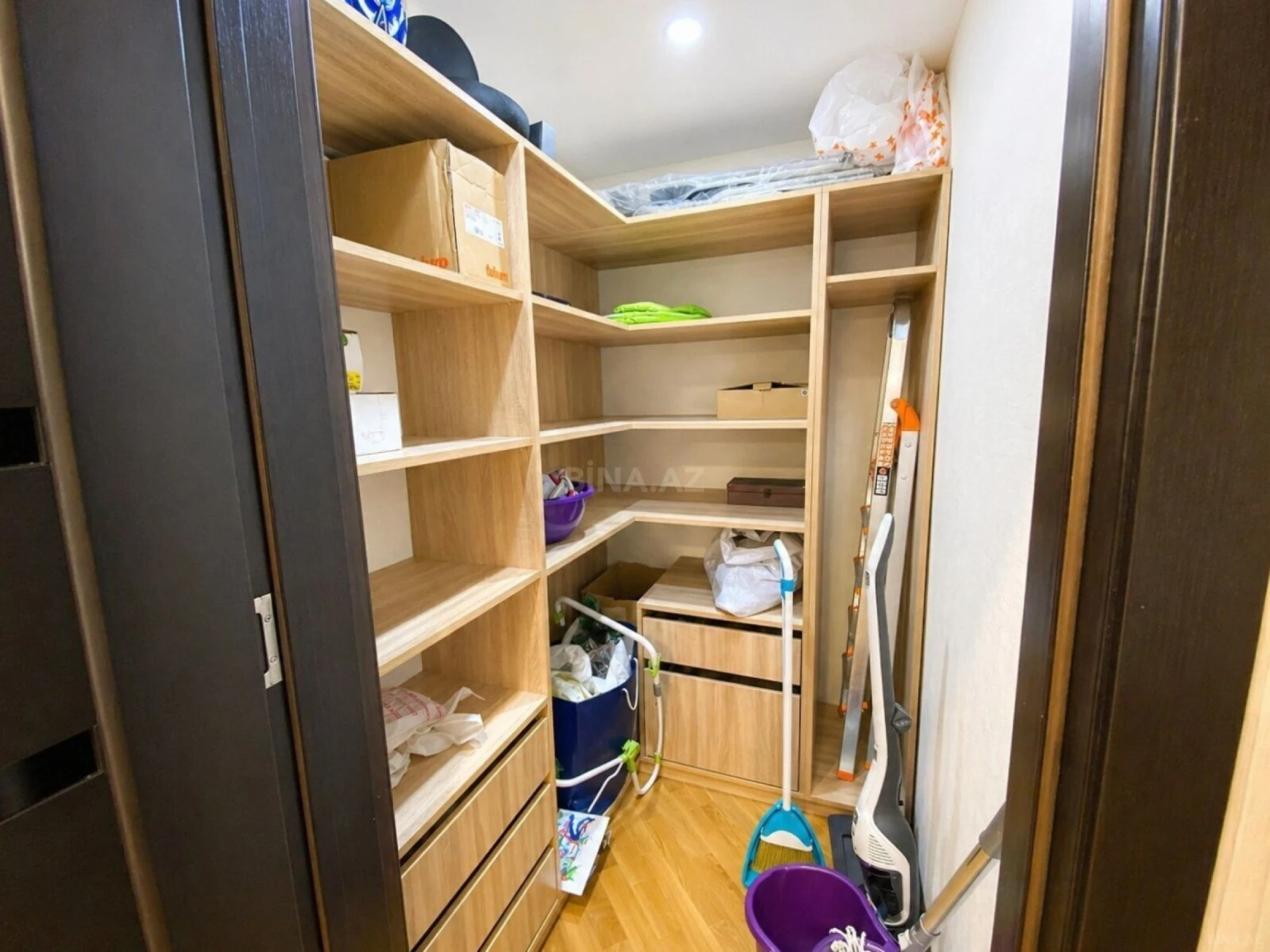 Satılır 3 otaqlı mənzil 150 m²