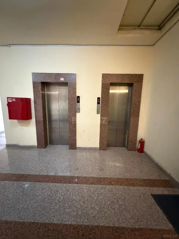 Satılır 3 otaqlı mənzil 130 m²