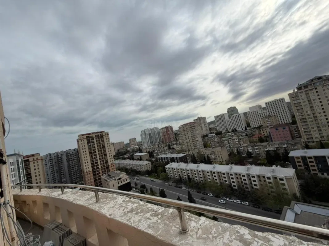Satılır 3 otaqlı mənzil 130 m²