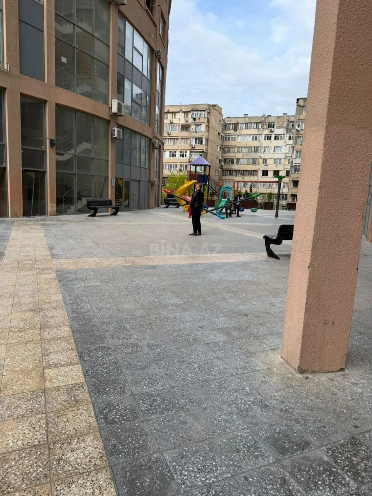 Satılır 3 otaqlı mənzil 130 m²