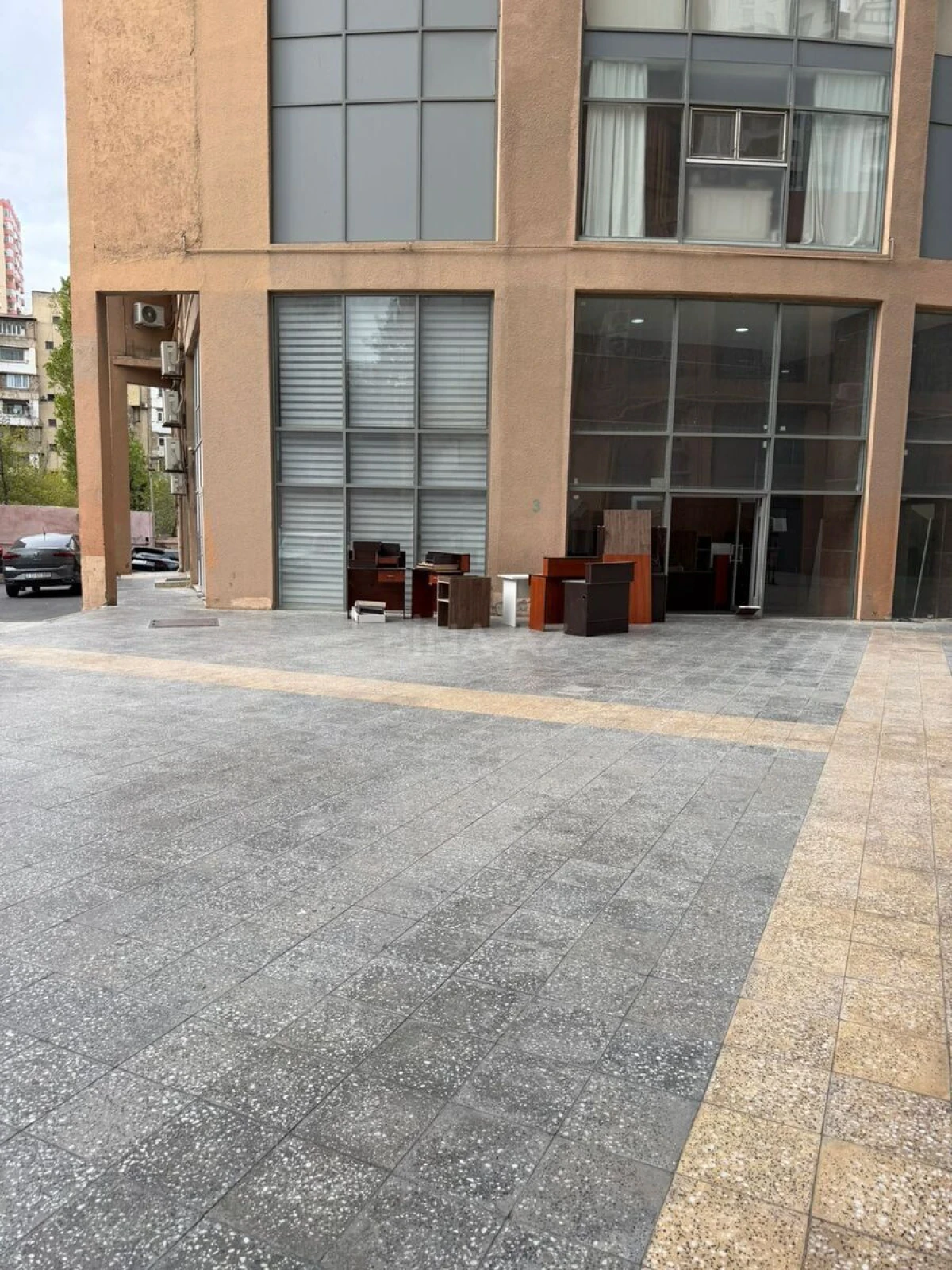 Satılır 3 otaqlı mənzil 130 m²