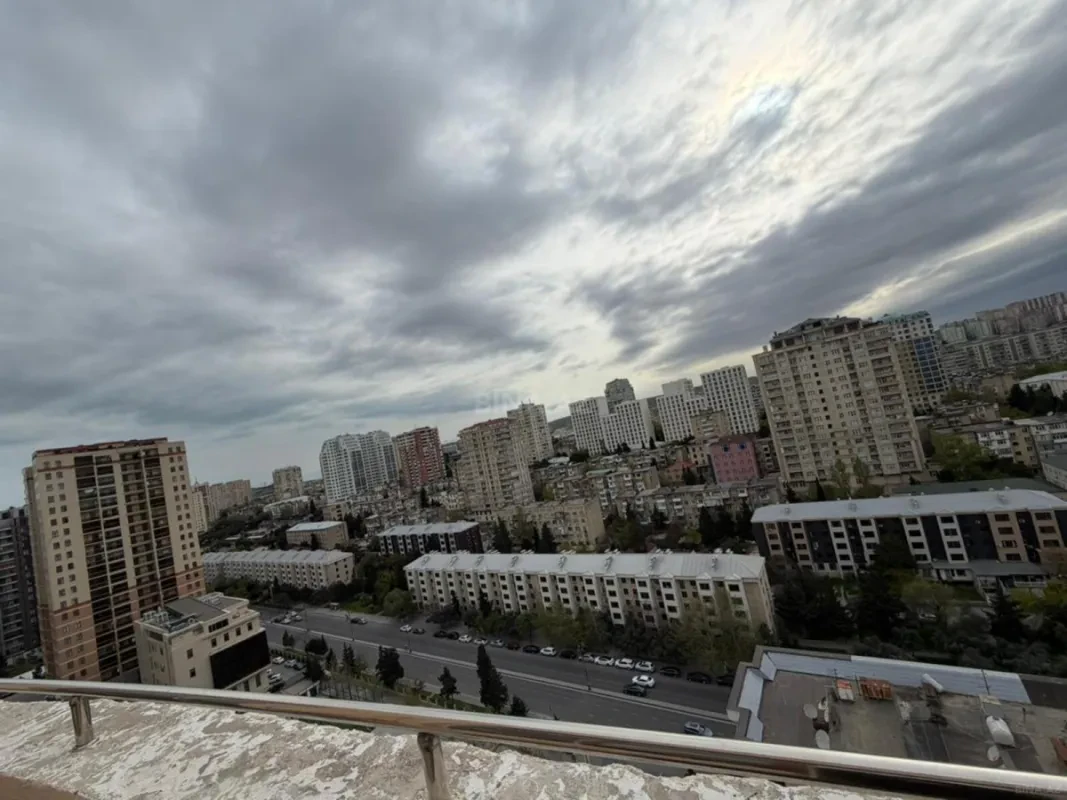 Satılır 3 otaqlı mənzil 130 m²