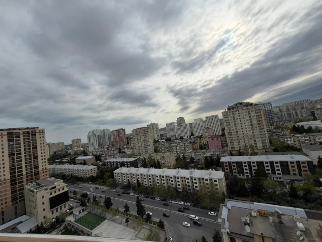 Satılır 3 otaqlı mənzil 130 m²
