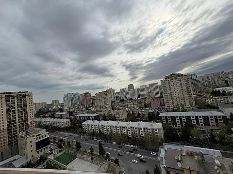 Satılır 3 otaqlı mənzil 130 m²
