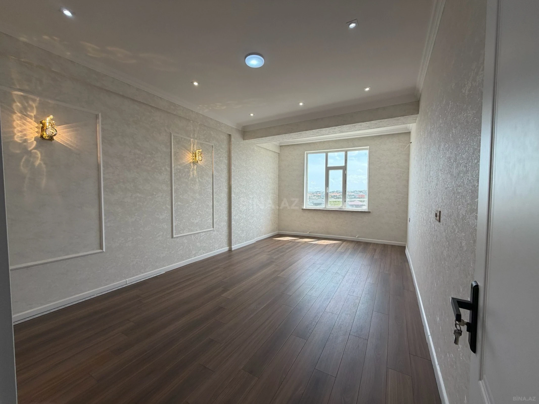 Satılır 2 otaqlı mənzil 56 m²