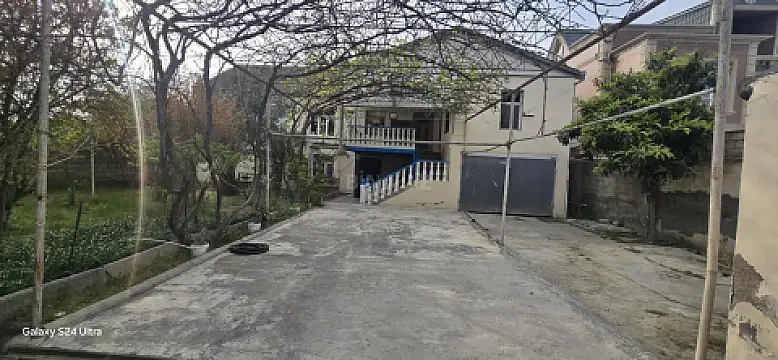 Satılır 7 otaqlı həyət evi 300 m²