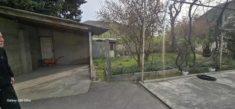 Satılır 7 otaqlı həyət evi 300 m²