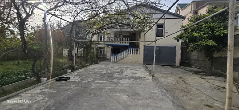 Satılır 7 otaqlı həyət evi 300 m²