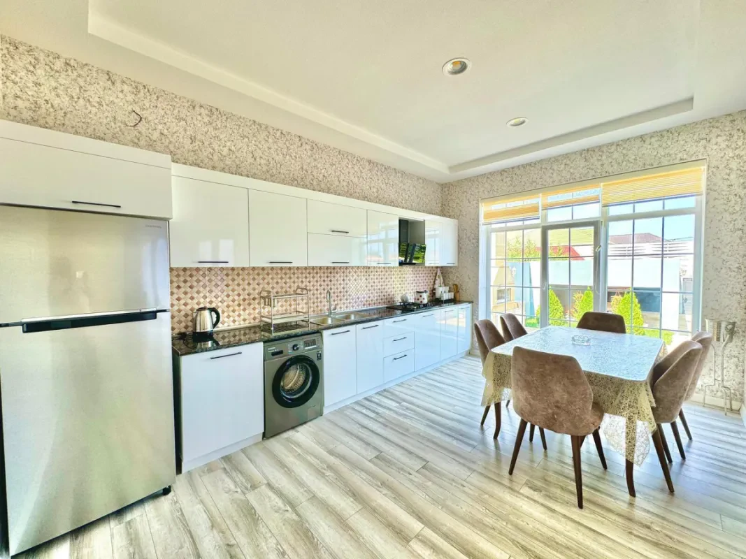 Kirayə verilir 4 otaqlı həyət evi 200 m²