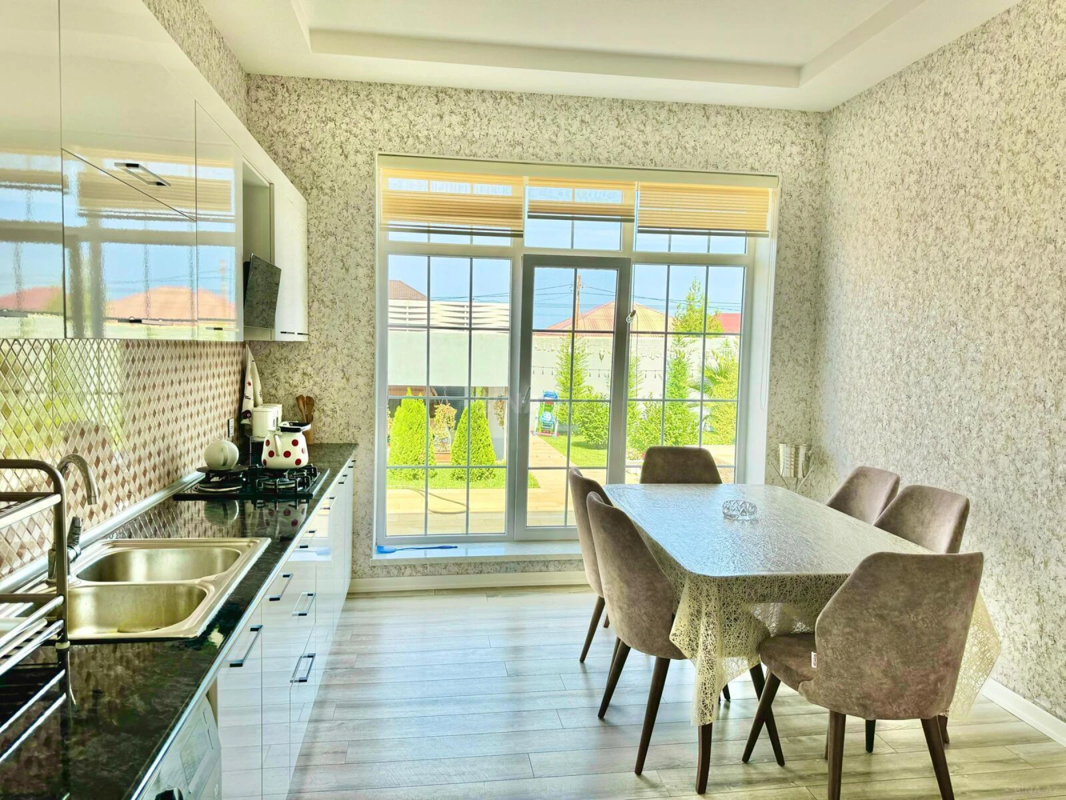 Kirayə verilir 4 otaqlı həyət evi 200 m²