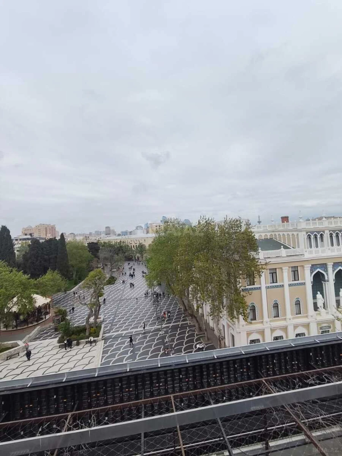 Satılır 2 otaqlı mənzil 65 m²