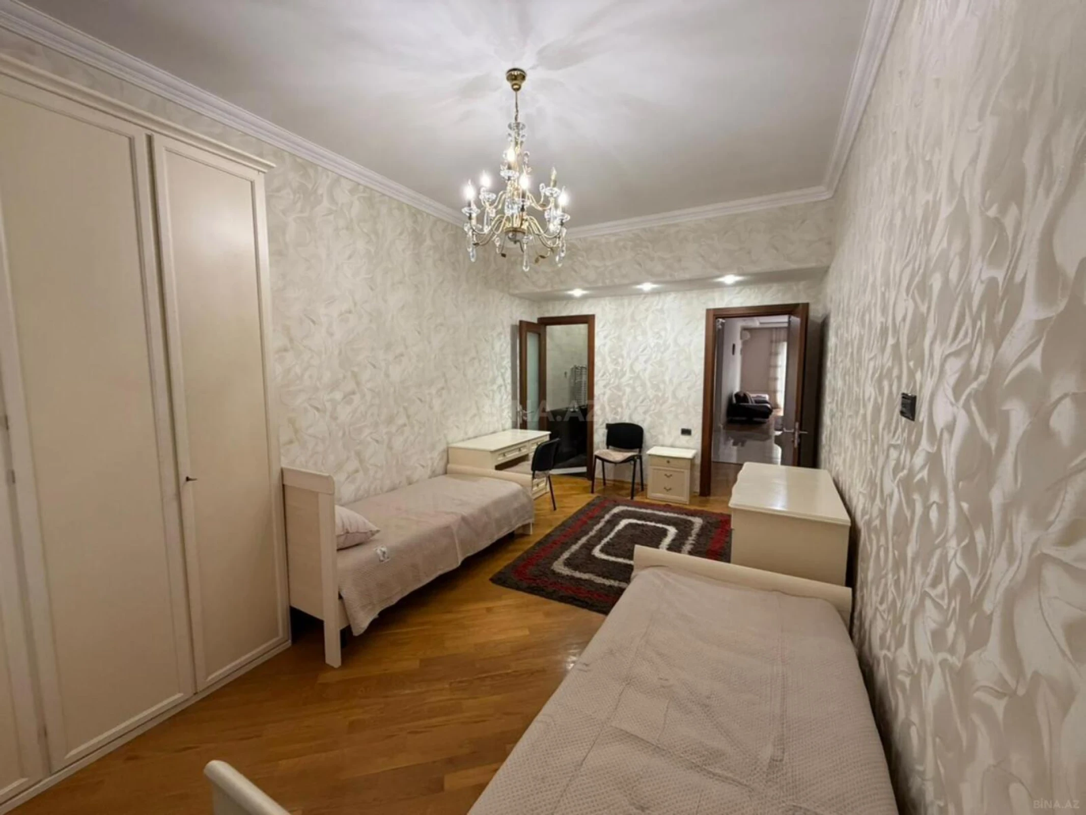 Kirayə verilir 3 otaqlı mənzil 180 m²