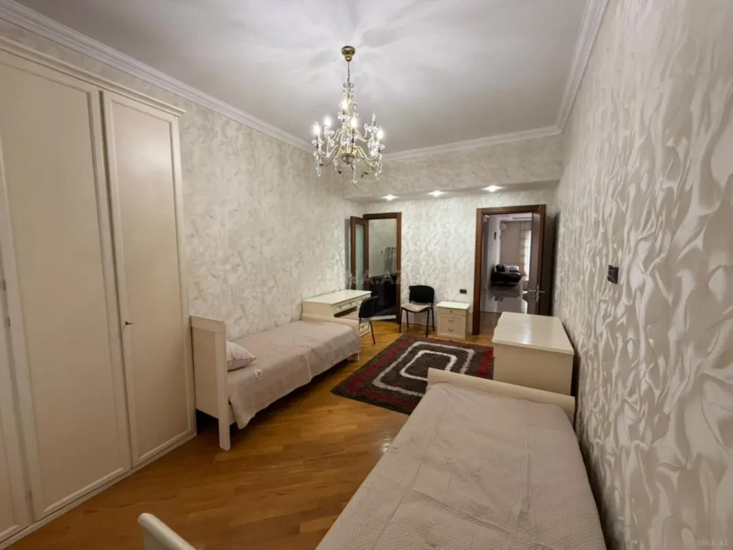 Kirayə verilir 3 otaqlı mənzil 180 m²