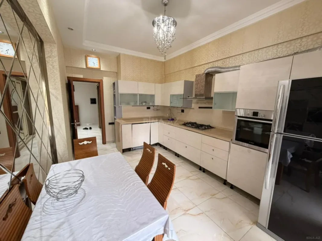 Kirayə verilir 3 otaqlı mənzil 180 m²