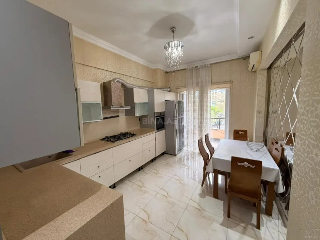 Kirayə verilir 3 otaqlı mənzil 180 m²