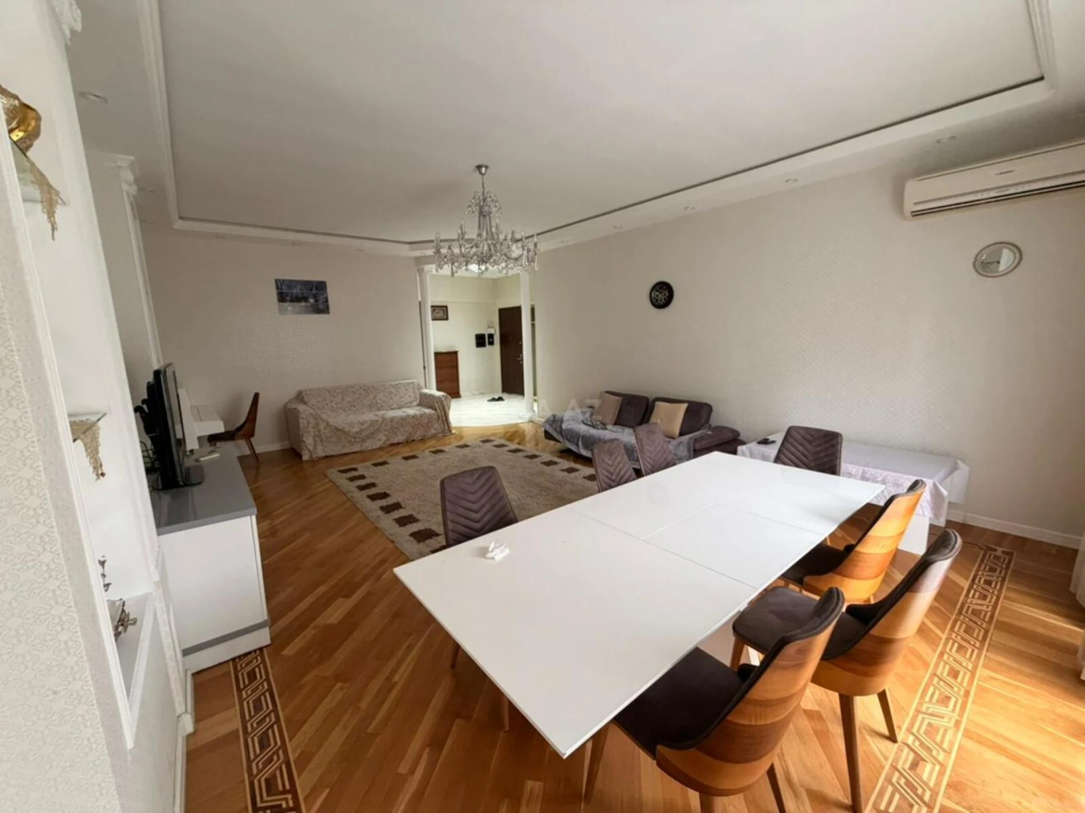 Kirayə verilir 3 otaqlı mənzil 180 m²