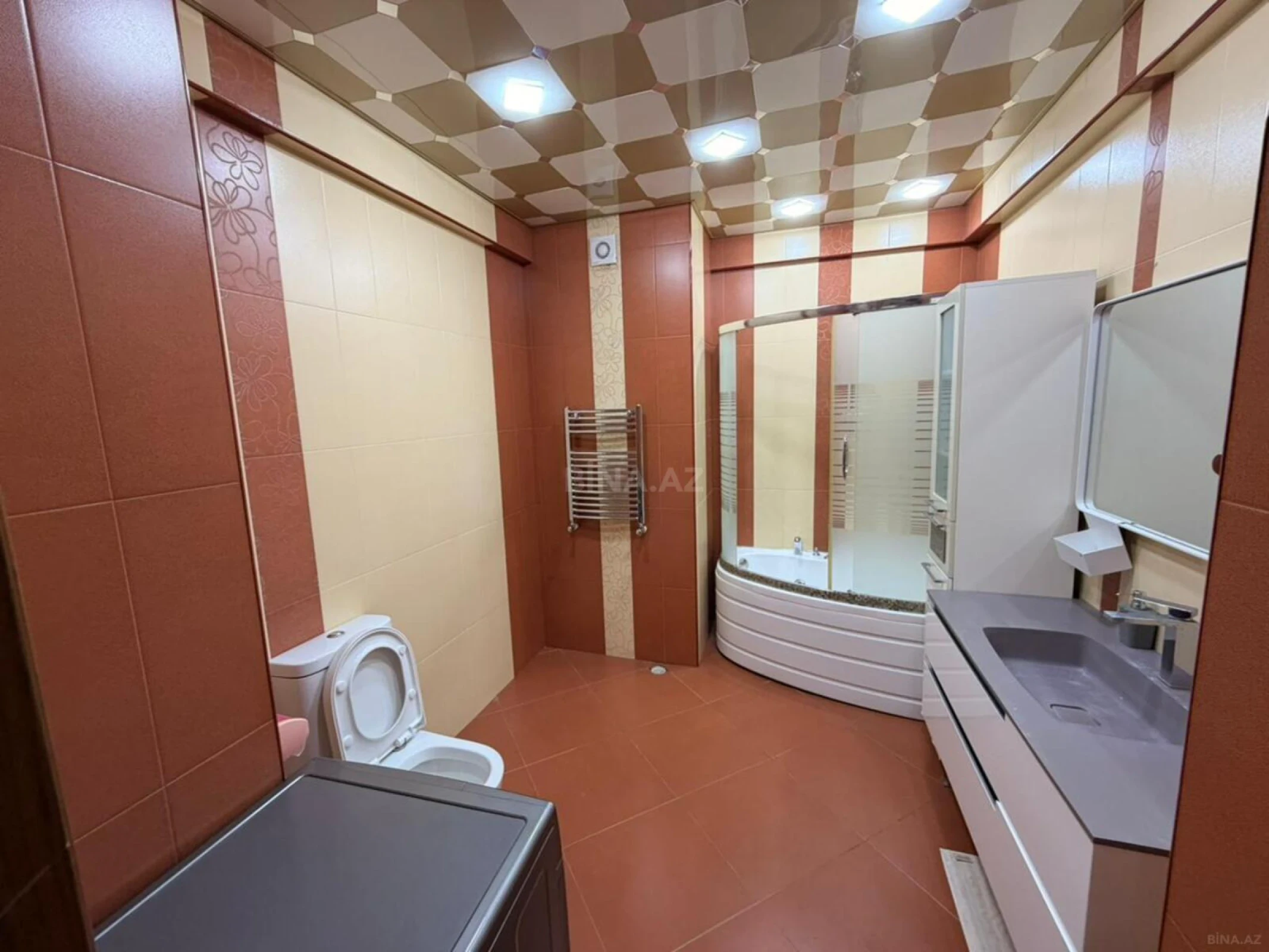 Kirayə verilir 3 otaqlı mənzil 180 m²