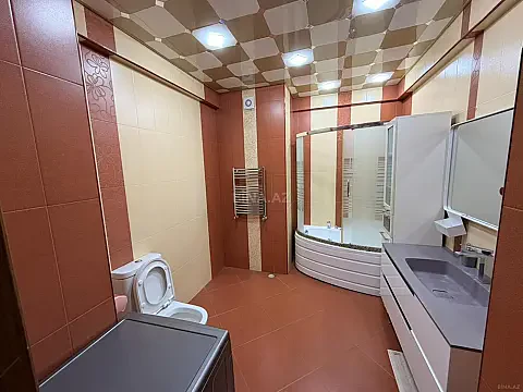 Kirayə verilir 3 otaqlı mənzil 180 m²