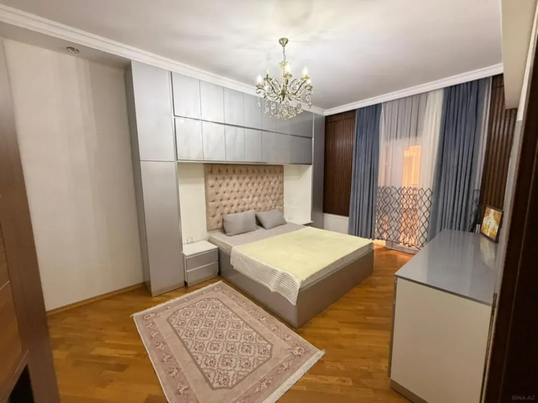Kirayə verilir 3 otaqlı mənzil 180 m²