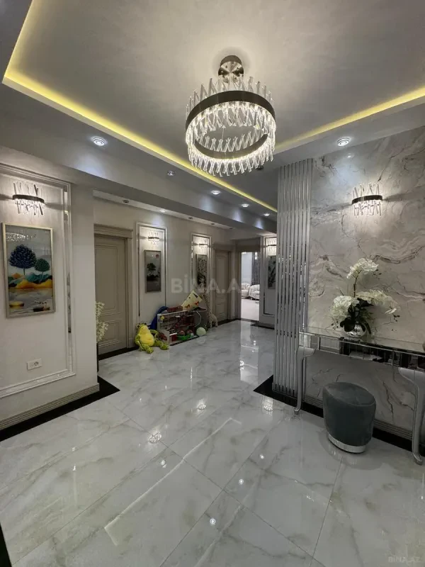 Satılır 3 otaqlı mənzil 120 m²