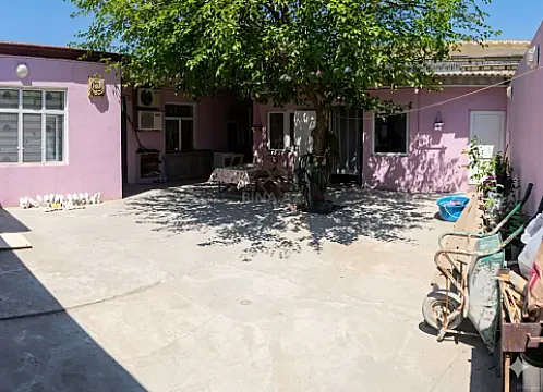 Satılır 5 otaqlı həyət evi 200 m²